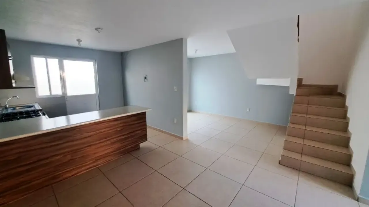Planta baja y acceso a planta alta
