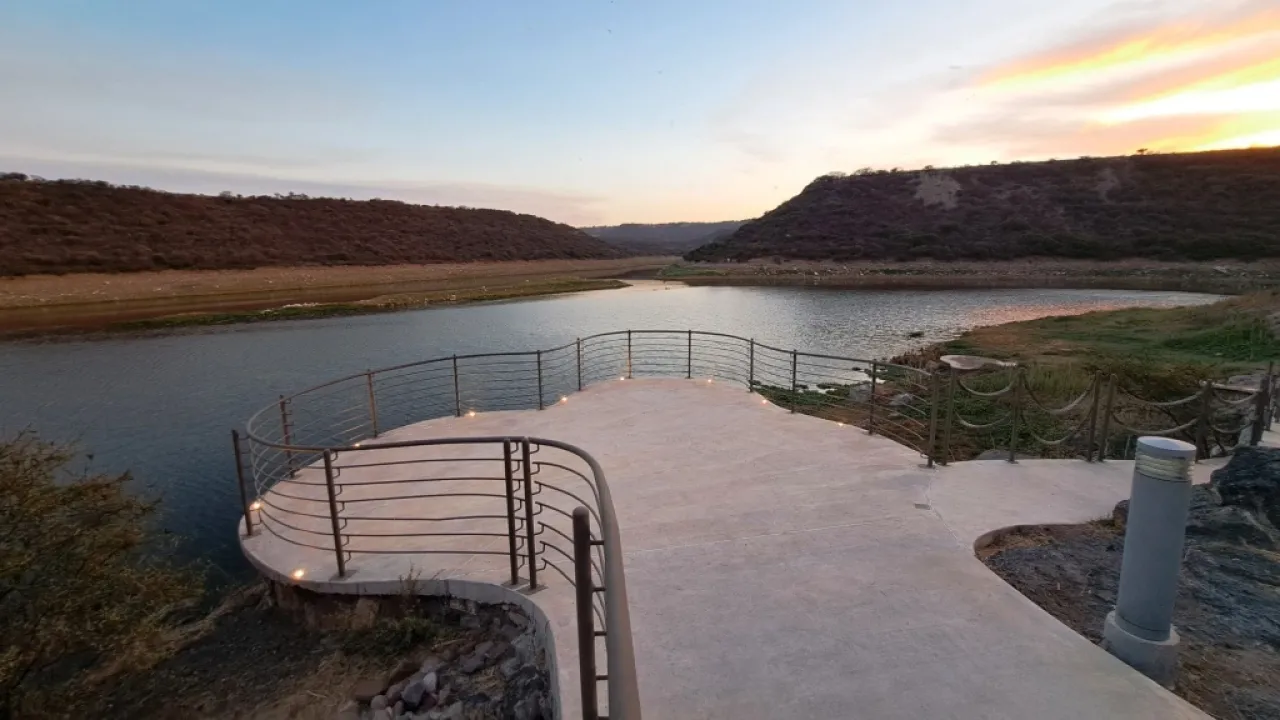 Lago y andadores