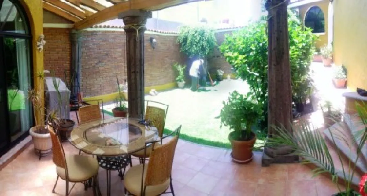 Jardín posterior Casa Venta Arboledas Querétaro