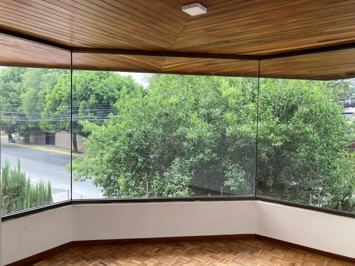 Sala de TV en planta alta Casa Venta Arboledas CDMX