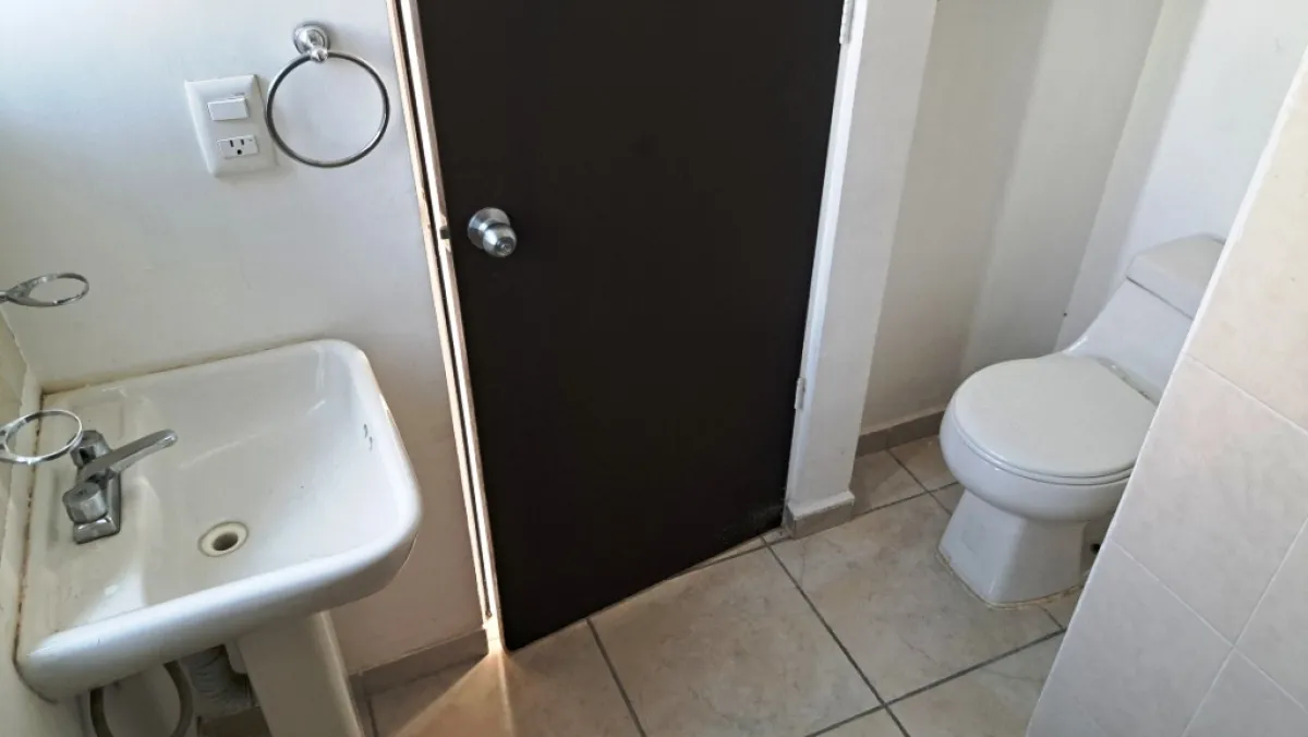 Baño de visitas Casa Venta Mallorca IV Querétaro