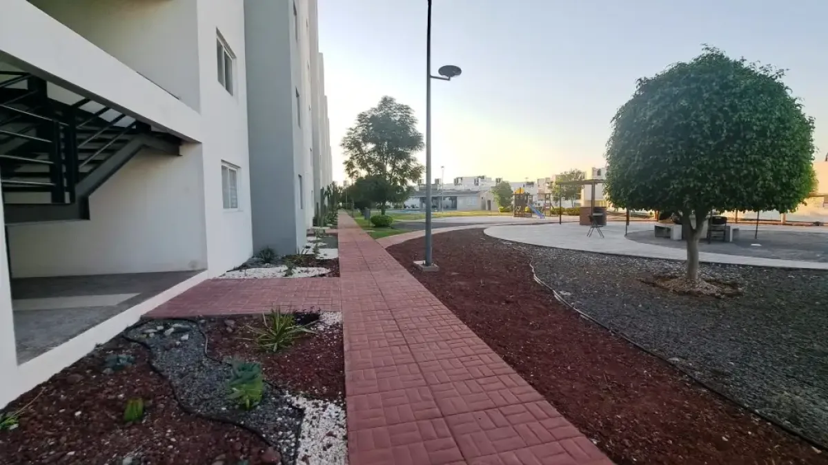 Andadores y estacionamiento Casa Venta Diamante Querétaro