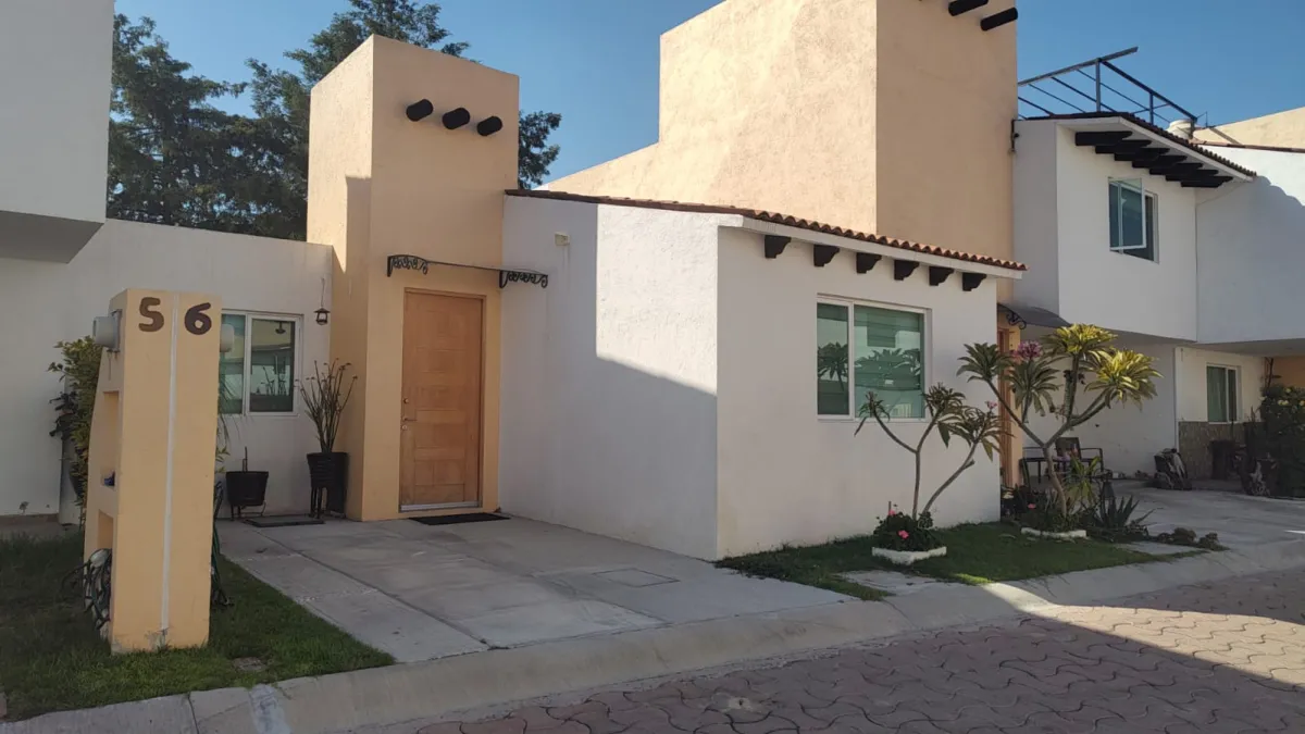 Fachada Casa un piso en Venta Quintas del Bosque Querétaro