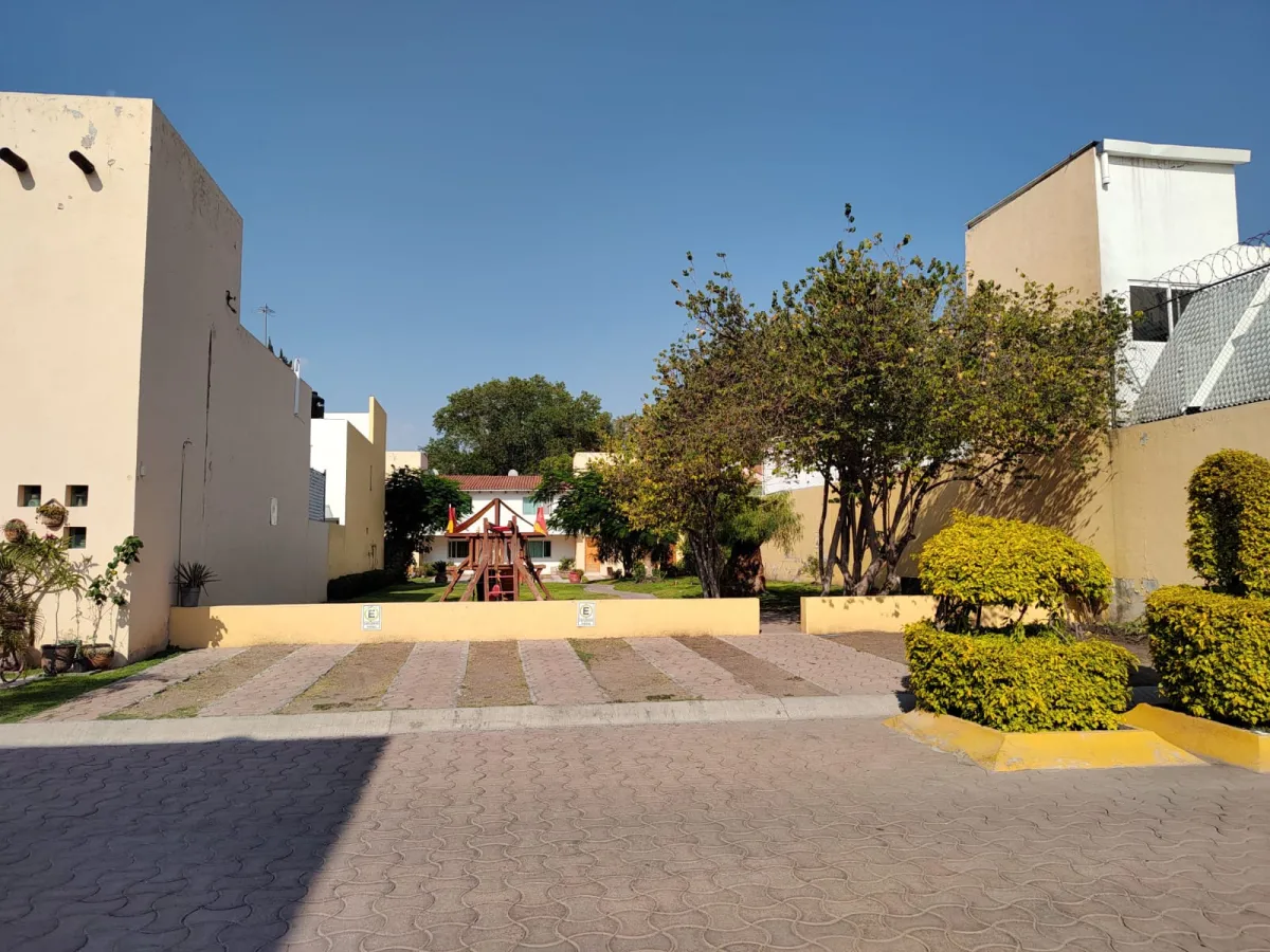 Estacionamiento visitas Casa Renta Quintas del Bosque Querétaro