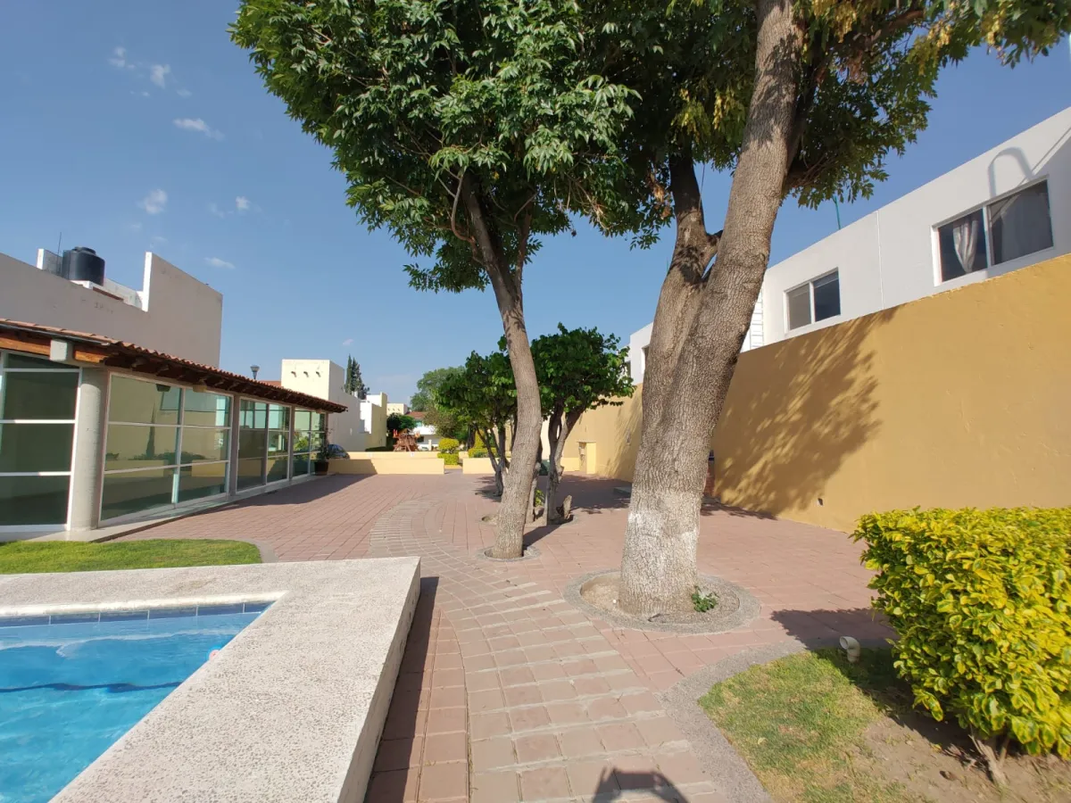 Alberca y amenidades Casa Renta Quintas del Bosque Querétaro