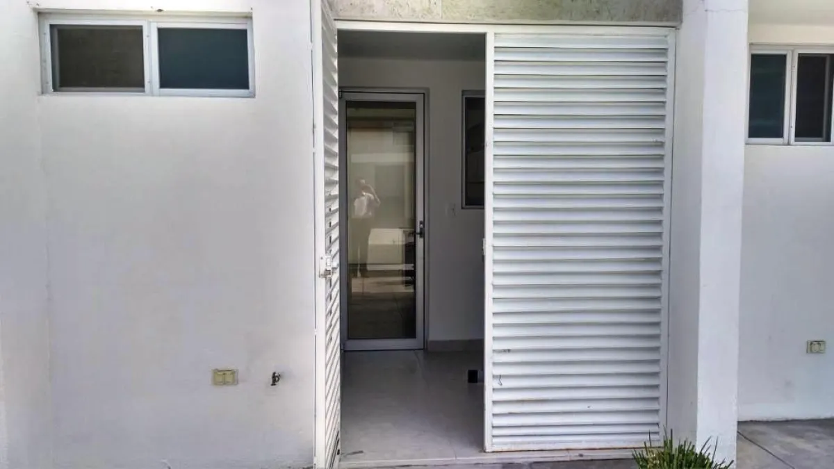 Pasillo de servicio directo a cocina Casa Renta Terrazas II Querétaro