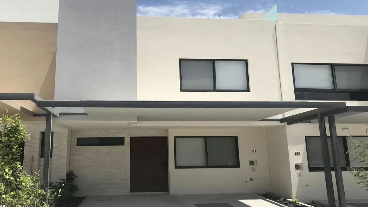 Fachada minimalista Casa Venta Zaru Querétaro